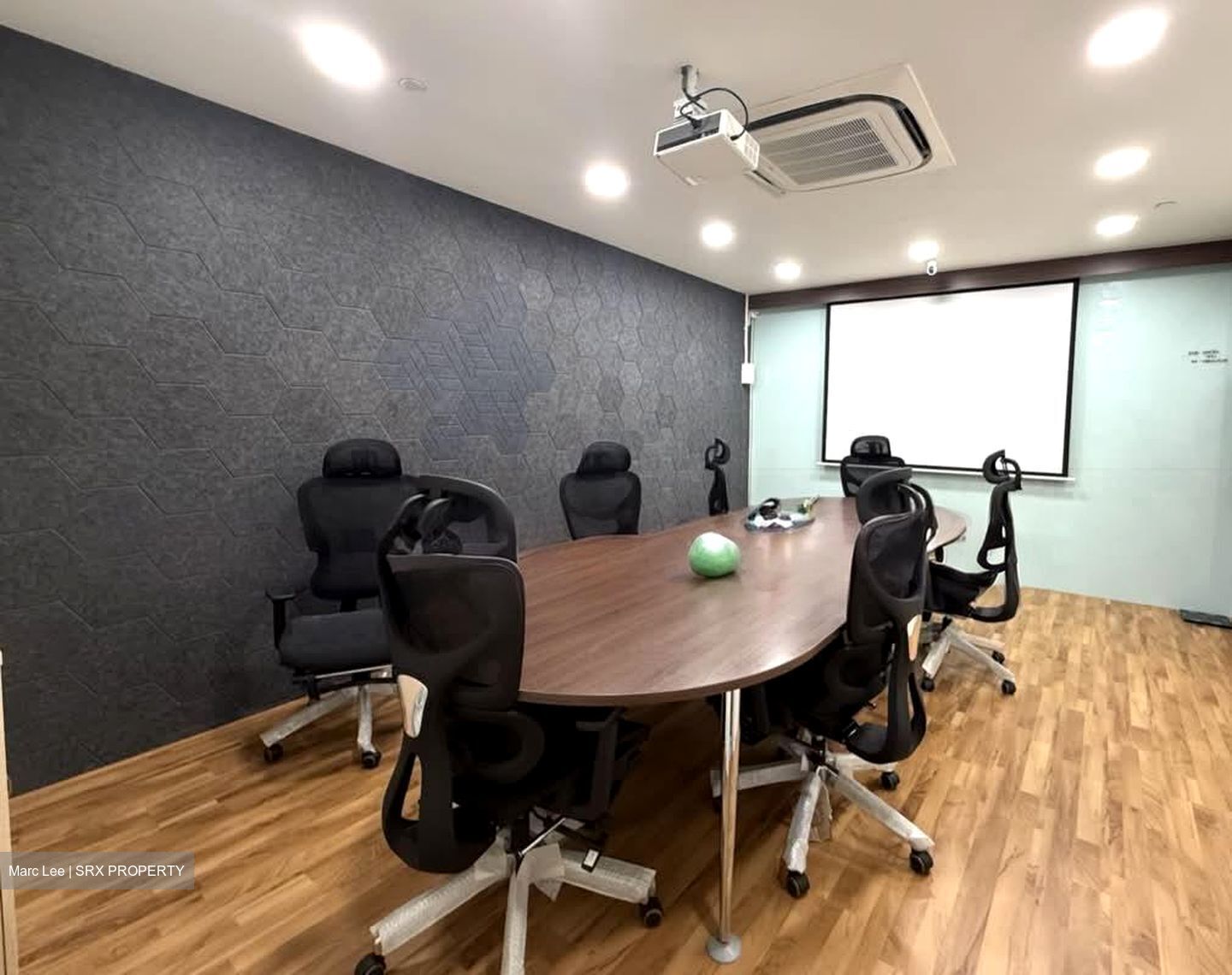 Lhk 3 (D19), Office #554461991